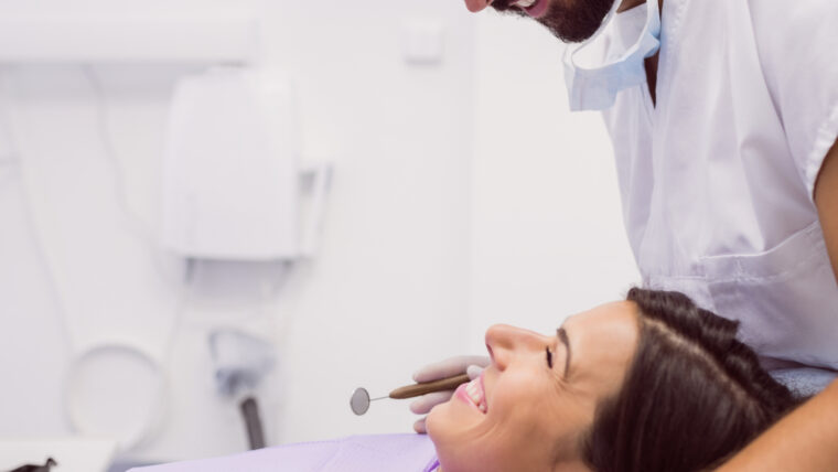 Cómo prevenir y tratar la sensibilidad dental